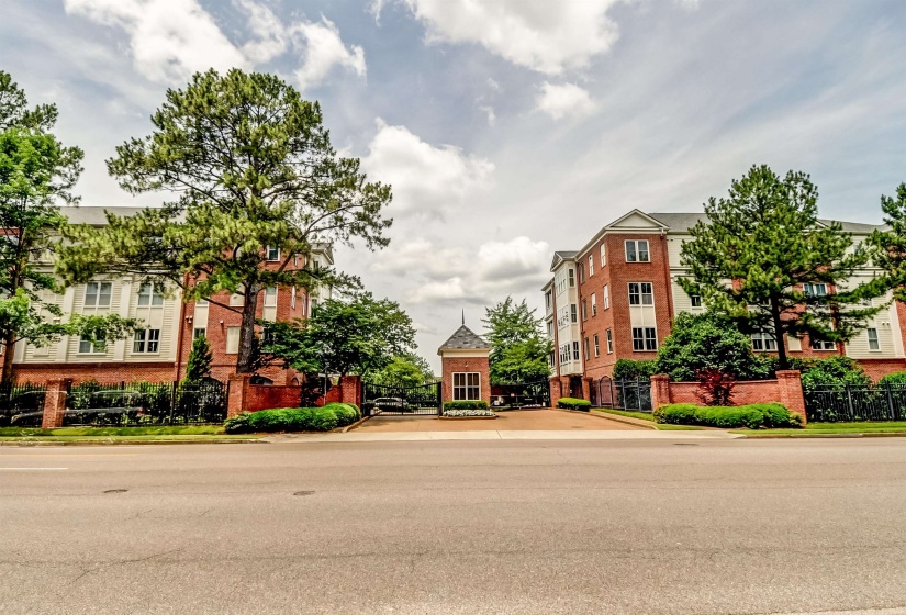 591 LEXINGTON CLUB CT, Memphis, Tennessee 38117, 2 Bedrooms Bedrooms, 5 Rooms Rooms,2 BathroomsBathrooms,Residential,For Sale,LEXINGTON CLUB,10223370