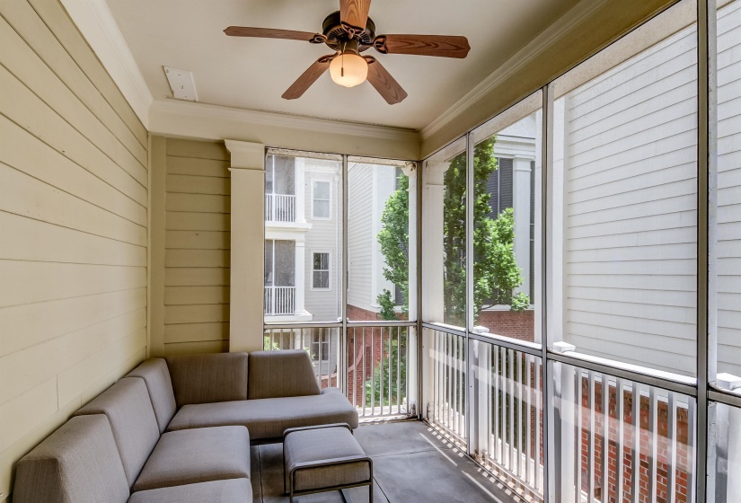 591 LEXINGTON CLUB CT, Memphis, Tennessee 38117, 2 Bedrooms Bedrooms, 5 Rooms Rooms,2 BathroomsBathrooms,Residential,For Sale,LEXINGTON CLUB,10223370