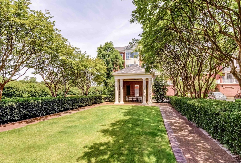591 LEXINGTON CLUB CT, Memphis, Tennessee 38117, 2 Bedrooms Bedrooms, 5 Rooms Rooms,2 BathroomsBathrooms,Residential,For Sale,LEXINGTON CLUB,10223370
