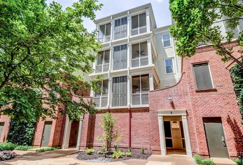 591 LEXINGTON CLUB CT, Memphis, Tennessee 38117, 2 Bedrooms Bedrooms, 5 Rooms Rooms,2 BathroomsBathrooms,Residential,For Sale,LEXINGTON CLUB,10223370