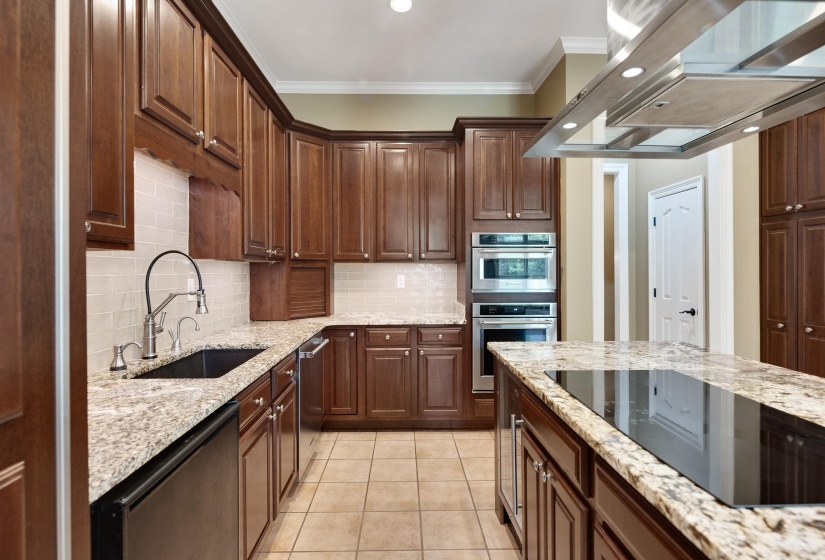 7590 CHAPEL CREEK PKY, Memphis, Tennessee 38016, 3 Bedrooms Bedrooms, 11 Rooms Rooms,4.1 BathroomsBathrooms,Residential,For Sale,CHAPEL CREEK,10223373