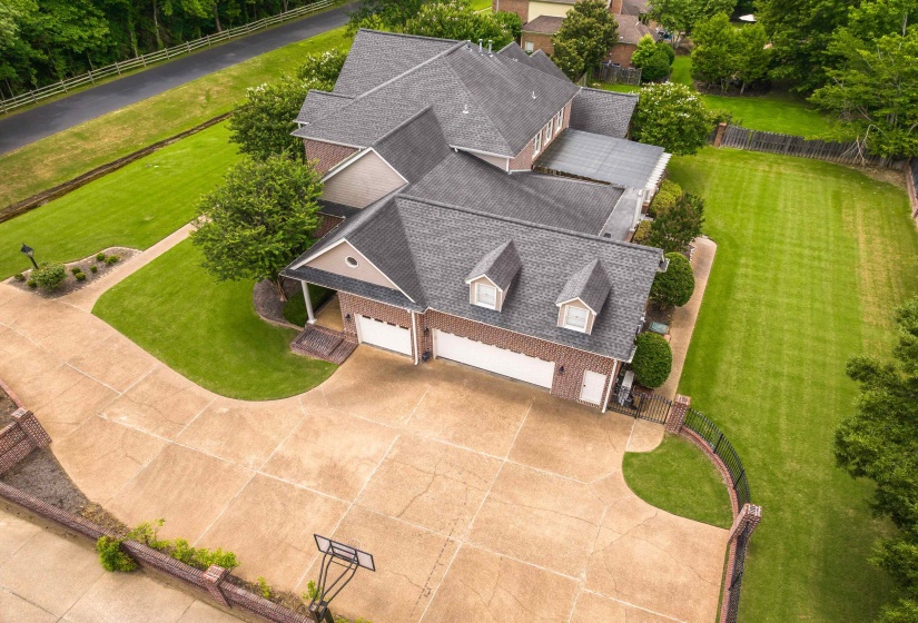 7590 CHAPEL CREEK PKY, Memphis, Tennessee 38016, 3 Bedrooms Bedrooms, 11 Rooms Rooms,4.1 BathroomsBathrooms,Residential,For Sale,CHAPEL CREEK,10223373