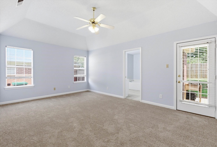 8136 COUNTRY MILL CV, Memphis, Tennessee 38016, 3 Bedrooms Bedrooms, 6 Rooms Rooms,2 BathroomsBathrooms,Residential,For Sale,COUNTRY MILL,10223375
