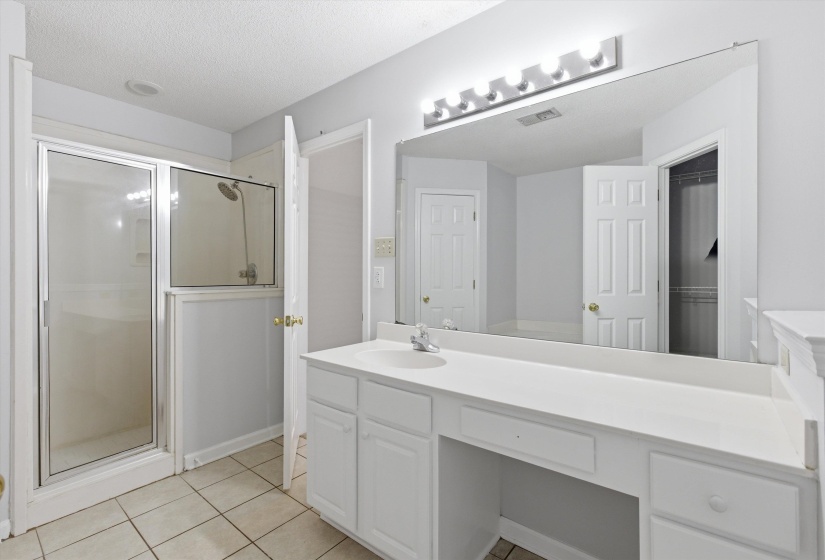 8136 COUNTRY MILL CV, Memphis, Tennessee 38016, 3 Bedrooms Bedrooms, 6 Rooms Rooms,2 BathroomsBathrooms,Residential,For Sale,COUNTRY MILL,10223375