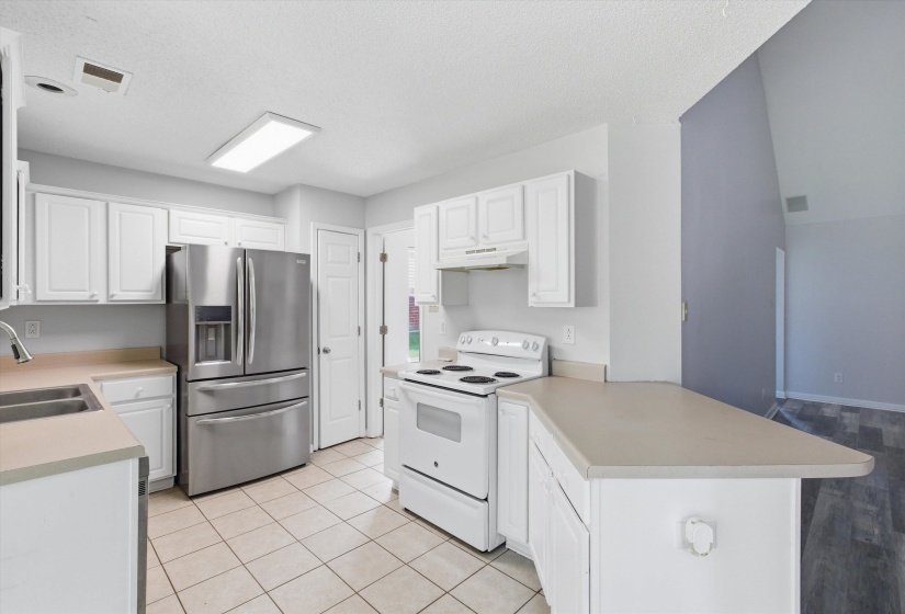 8136 COUNTRY MILL CV, Memphis, Tennessee 38016, 3 Bedrooms Bedrooms, 6 Rooms Rooms,2 BathroomsBathrooms,Residential,For Sale,COUNTRY MILL,10223375