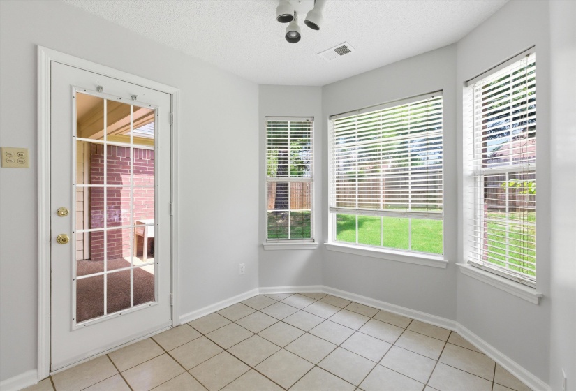 8136 COUNTRY MILL CV, Memphis, Tennessee 38016, 3 Bedrooms Bedrooms, 6 Rooms Rooms,2 BathroomsBathrooms,Residential,For Sale,COUNTRY MILL,10223375