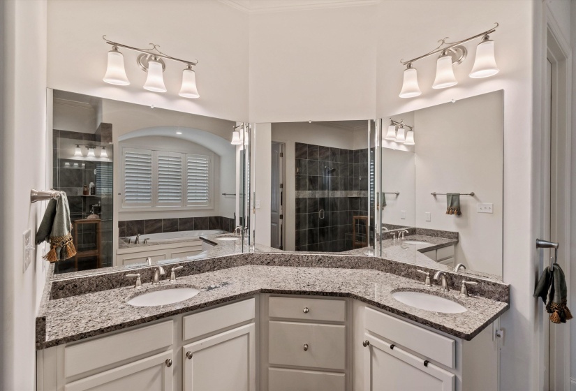 202 CHADWICK WOODS LN, Collierville, Tennessee 38017, 4 Bedrooms Bedrooms, 9 Rooms Rooms,3 BathroomsBathrooms,Residential,For Sale,CHADWICK WOODS,10223376
