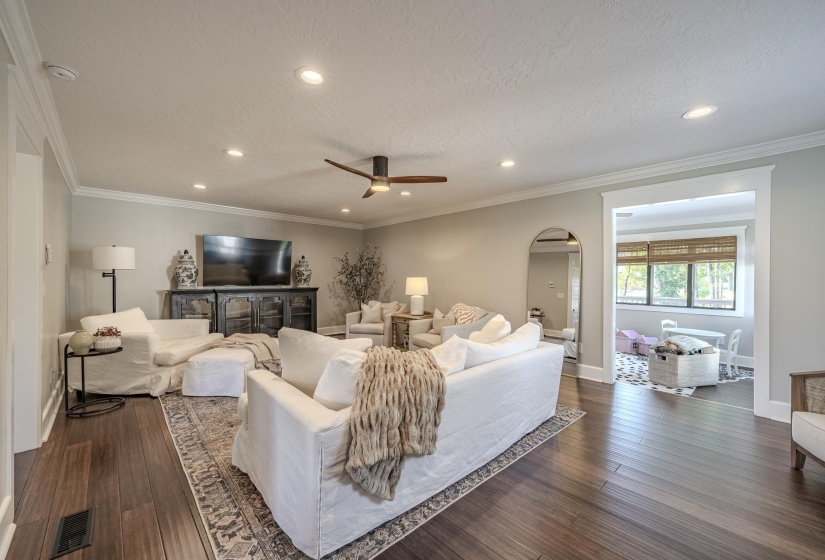 485 POPLAR ST, Savannah, Tennessee 38372, 3 Bedrooms Bedrooms, 10 Rooms Rooms,2.1 BathroomsBathrooms,Residential,For Sale,POPLAR,10223377