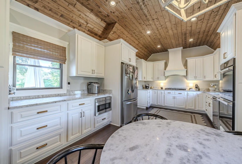 485 POPLAR ST, Savannah, Tennessee 38372, 3 Bedrooms Bedrooms, 10 Rooms Rooms,2.1 BathroomsBathrooms,Residential,For Sale,POPLAR,10223377