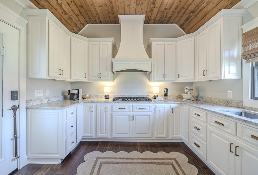 485 POPLAR ST, Savannah, Tennessee 38372, 3 Bedrooms Bedrooms, 10 Rooms Rooms,2.1 BathroomsBathrooms,Residential,For Sale,POPLAR,10223377