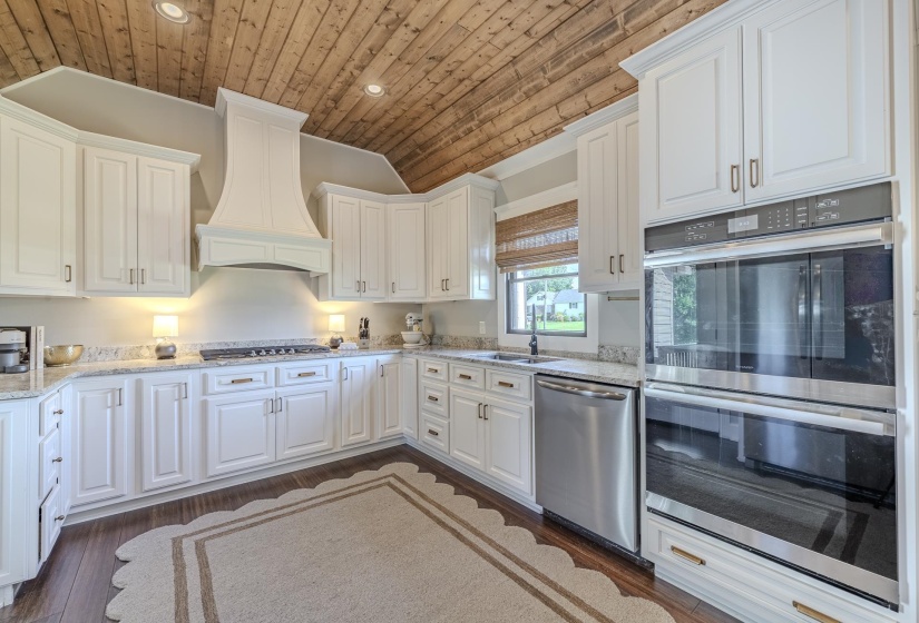 485 POPLAR ST, Savannah, Tennessee 38372, 3 Bedrooms Bedrooms, 10 Rooms Rooms,2.1 BathroomsBathrooms,Residential,For Sale,POPLAR,10223377