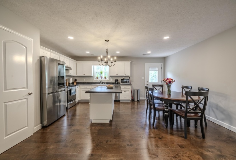 500 BOUNCE DR, Savannah, Tennessee 38372, 3 Bedrooms Bedrooms, 7 Rooms Rooms,2 BathroomsBathrooms,Residential,For Sale,BOUNCE,10223379