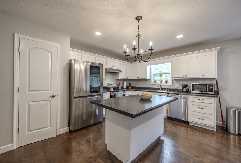 500 BOUNCE DR, Savannah, Tennessee 38372, 3 Bedrooms Bedrooms, 7 Rooms Rooms,2 BathroomsBathrooms,Residential,For Sale,BOUNCE,10223379