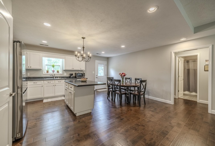 500 BOUNCE DR, Savannah, Tennessee 38372, 3 Bedrooms Bedrooms, 7 Rooms Rooms,2 BathroomsBathrooms,Residential,For Sale,BOUNCE,10223379