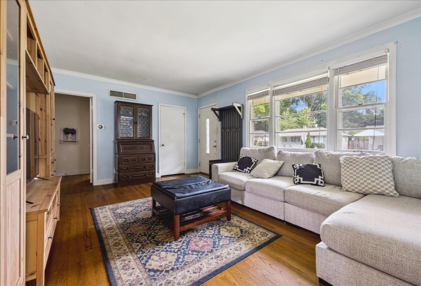 5021 SEQUOIA AVE, Memphis, Tennessee 38117, 3 Bedrooms Bedrooms, 6 Rooms Rooms,2 BathroomsBathrooms,Residential,For Sale,SEQUOIA,10223387