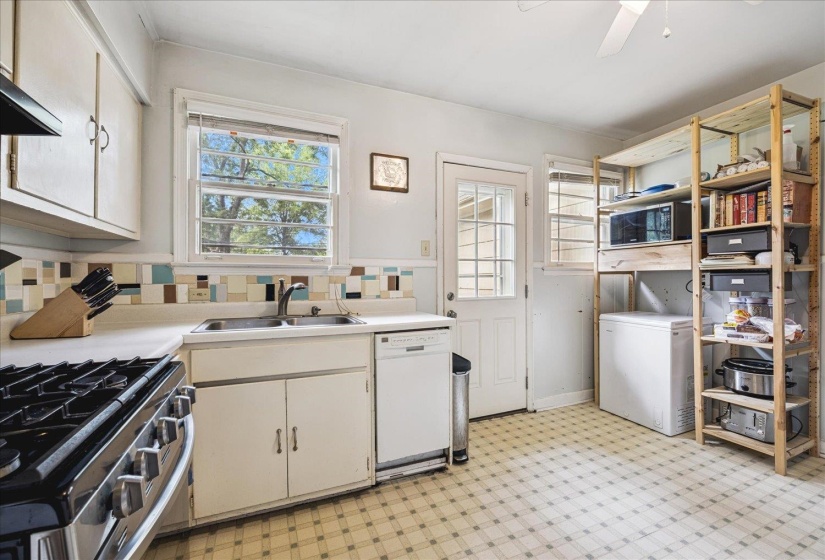 5021 SEQUOIA AVE, Memphis, Tennessee 38117, 3 Bedrooms Bedrooms, 6 Rooms Rooms,2 BathroomsBathrooms,Residential,For Sale,SEQUOIA,10223387