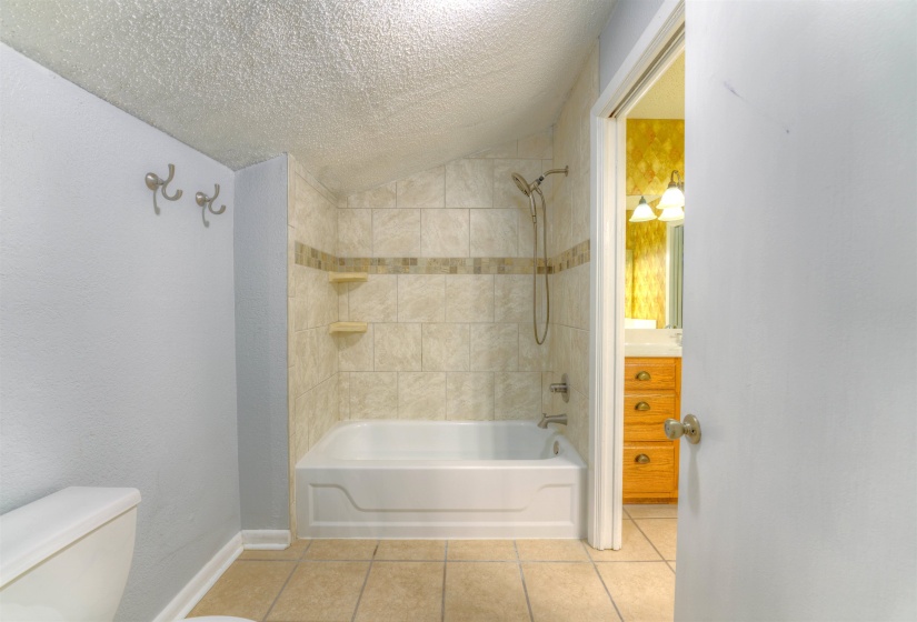 4756 EAGLE CREST DR, Memphis, Tennessee 38117, 2 Bedrooms Bedrooms, 4 Rooms Rooms,1.1 BathroomsBathrooms,Residential,For Sale,EAGLE CREST,10223392