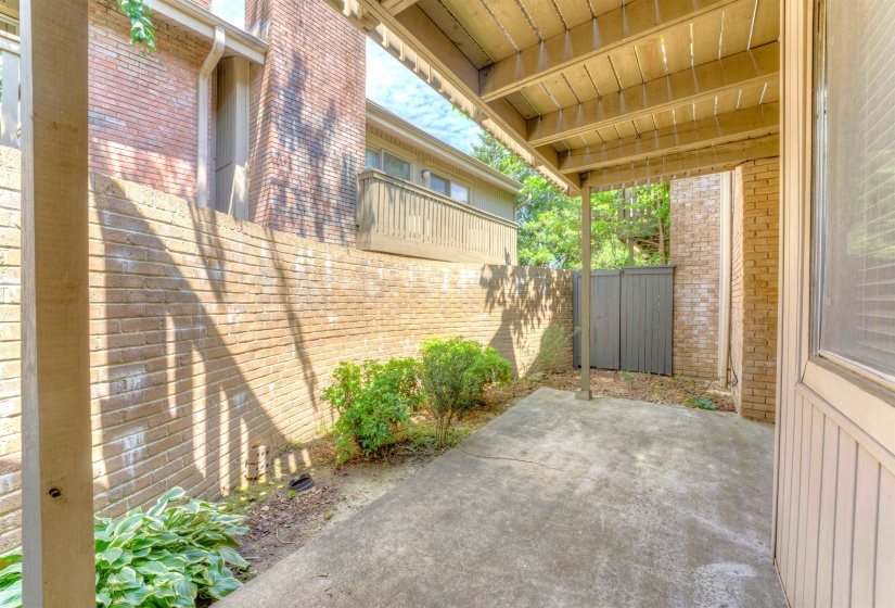4756 EAGLE CREST DR, Memphis, Tennessee 38117, 2 Bedrooms Bedrooms, 4 Rooms Rooms,1.1 BathroomsBathrooms,Residential,For Sale,EAGLE CREST,10223392