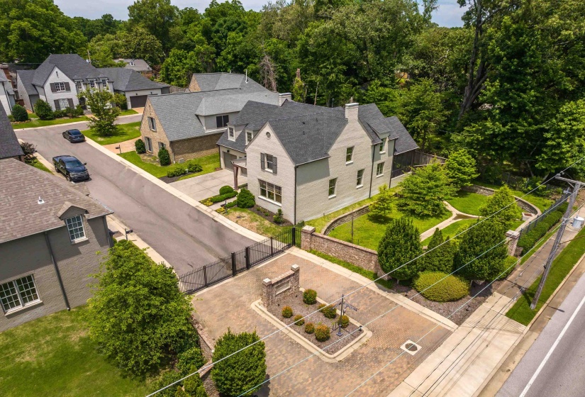 4900 GROSVENOR HILL CV, Memphis, Tennessee 38117, 4 Bedrooms Bedrooms, 9 Rooms Rooms,3.1 BathroomsBathrooms,Residential,For Sale,GROSVENOR HILL,10223393