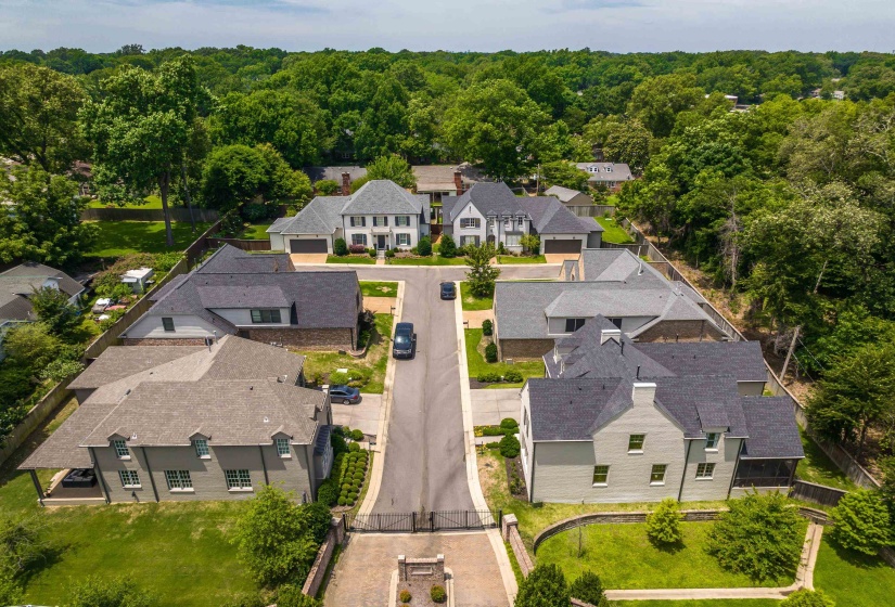 4900 GROSVENOR HILL CV, Memphis, Tennessee 38117, 4 Bedrooms Bedrooms, 9 Rooms Rooms,3.1 BathroomsBathrooms,Residential,For Sale,GROSVENOR HILL,10223393