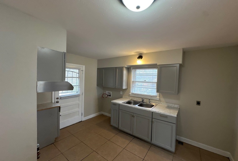 3553 JULIA ST, Memphis, Tennessee 38127, 3 Bedrooms Bedrooms, 5 Rooms Rooms,1 BathroomBathrooms,Residential,For Sale,JULIA,10223395