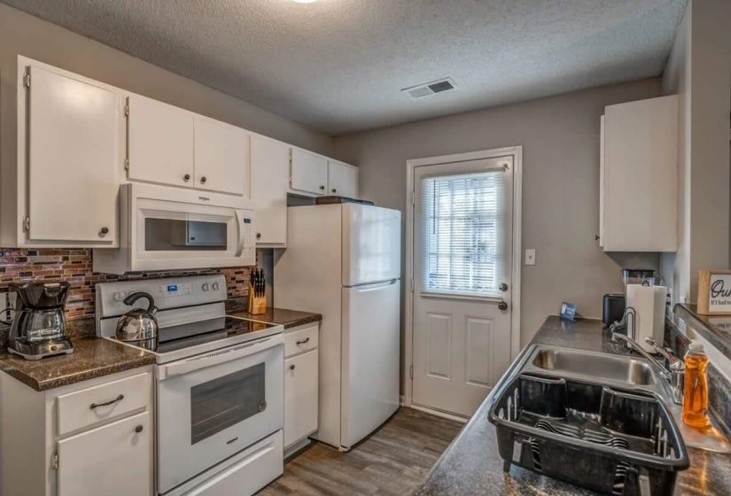 157 CEDAR AVE, Memphis, Tennessee 38107, 3 Bedrooms Bedrooms, 5 Rooms Rooms,2 BathroomsBathrooms,Residential,For Sale,CEDAR,10223396