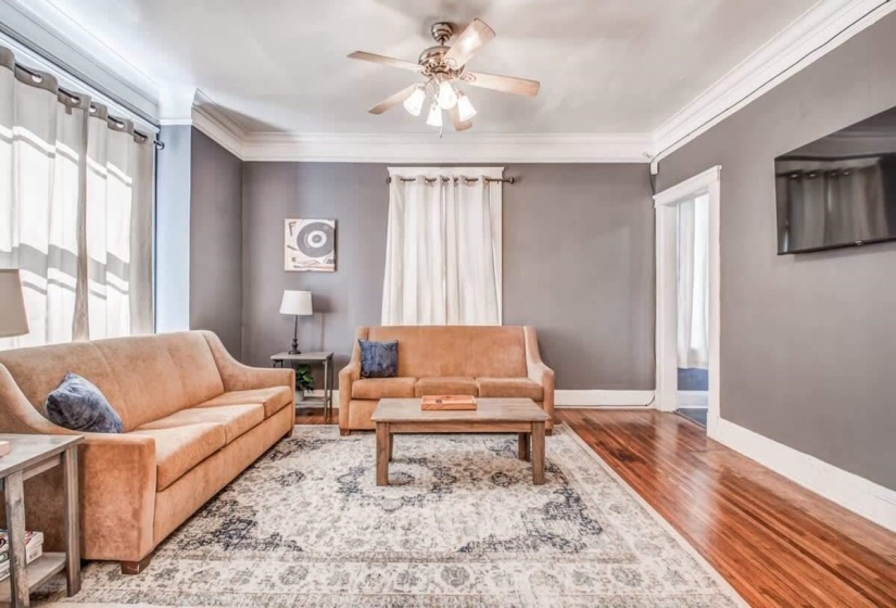 1712 GLENVIEW AVE, Memphis, Tennessee 38106, 5 Bedrooms Bedrooms, 9 Rooms Rooms,2 BathroomsBathrooms,Residential,For Sale,GLENVIEW,10223404