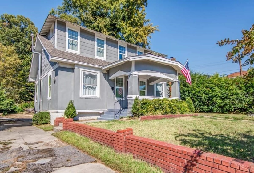 1712 GLENVIEW AVE, Memphis, Tennessee 38106, 5 Bedrooms Bedrooms, 9 Rooms Rooms,2 BathroomsBathrooms,Residential,For Sale,GLENVIEW,10223404