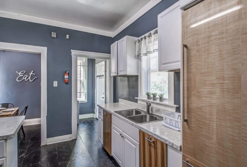 1712 GLENVIEW AVE, Memphis, Tennessee 38106, 5 Bedrooms Bedrooms, 9 Rooms Rooms,2 BathroomsBathrooms,Residential,For Sale,GLENVIEW,10223404