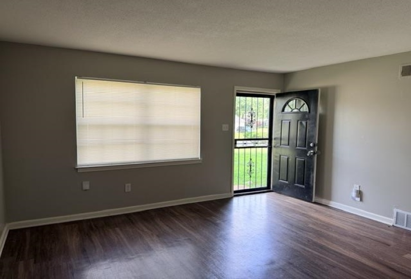 3829 FORD RD, Memphis, Tennessee 38109, 3 Bedrooms Bedrooms, 6 Rooms Rooms,1 BathroomBathrooms,Residential,For Sale,FORD,10223407