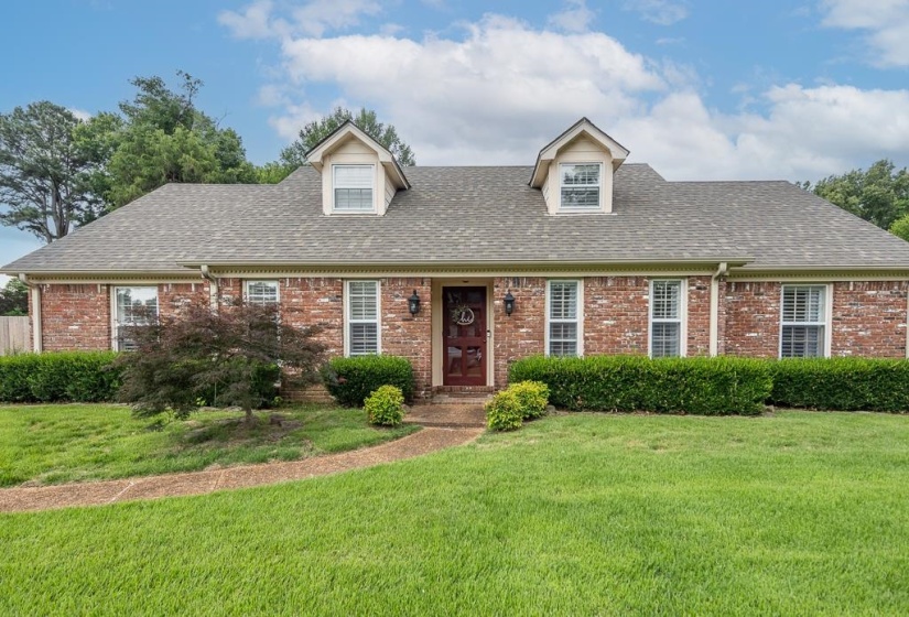 8597 SANDPOINT DR, Germantown, Tennessee 38139, 4 Bedrooms Bedrooms, 8 Rooms Rooms,2 BathroomsBathrooms,Residential,For Sale,SANDPOINT,10223427
