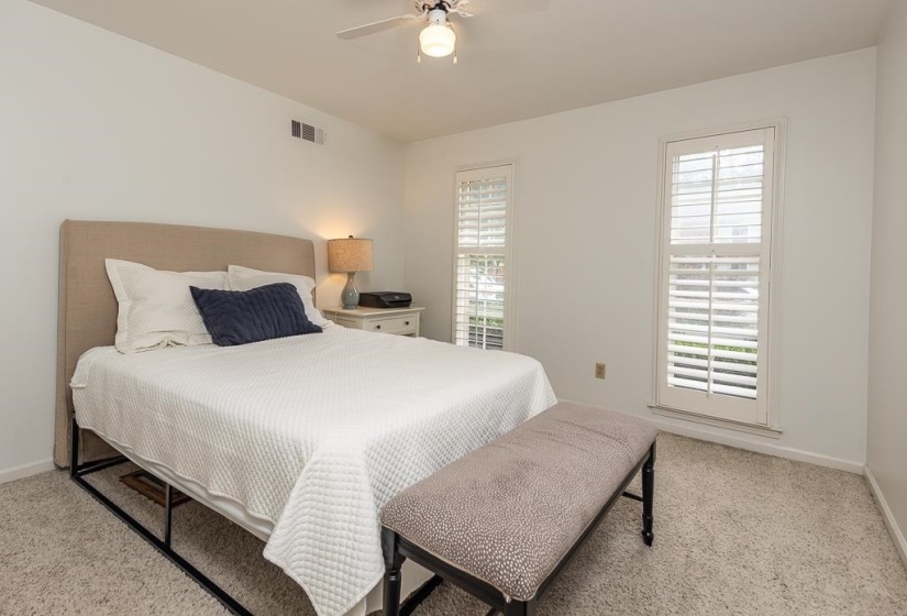 8597 SANDPOINT DR, Germantown, Tennessee 38139, 4 Bedrooms Bedrooms, 8 Rooms Rooms,2 BathroomsBathrooms,Residential,For Sale,SANDPOINT,10223427