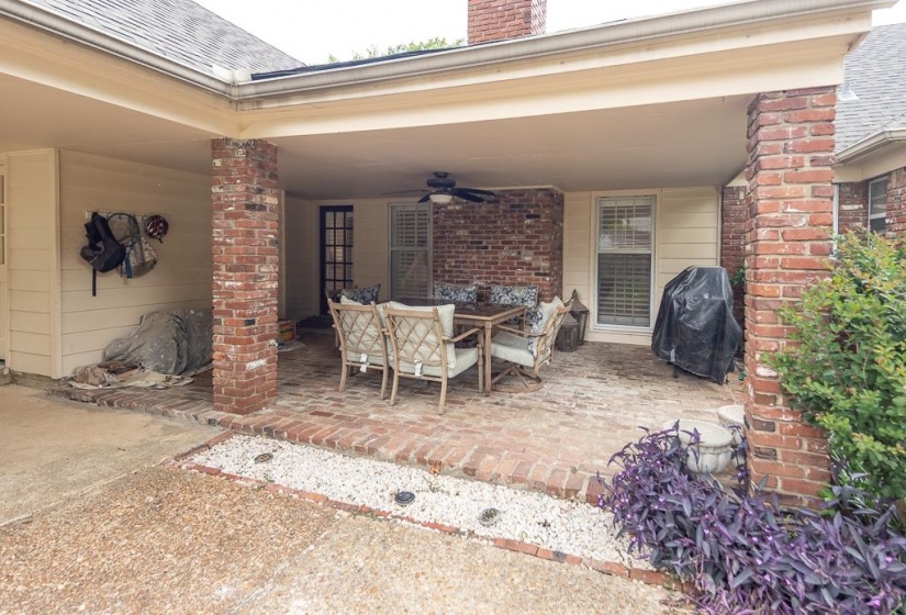 8597 SANDPOINT DR, Germantown, Tennessee 38139, 4 Bedrooms Bedrooms, 8 Rooms Rooms,2 BathroomsBathrooms,Residential,For Sale,SANDPOINT,10223427