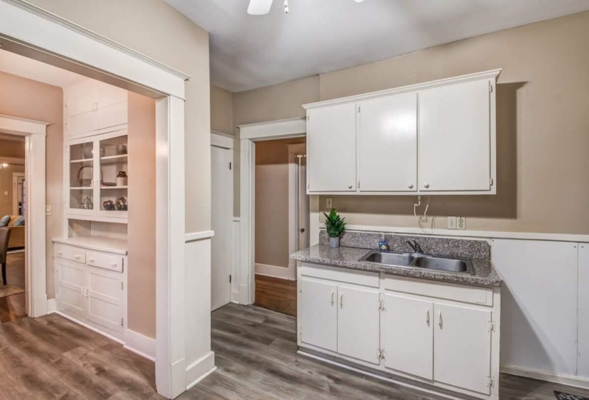 243-245 AVALON AVE, Memphis, Tennessee 38112, 3 Bedrooms Bedrooms, ,2 BathroomsBathrooms,Duplexes,For Sale,AVALON,10223440
