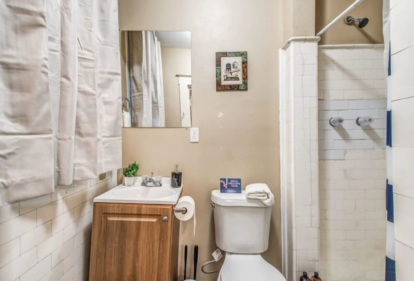 243-245 AVALON AVE, Memphis, Tennessee 38112, 3 Bedrooms Bedrooms, ,2 BathroomsBathrooms,Duplexes,For Sale,AVALON,10223440