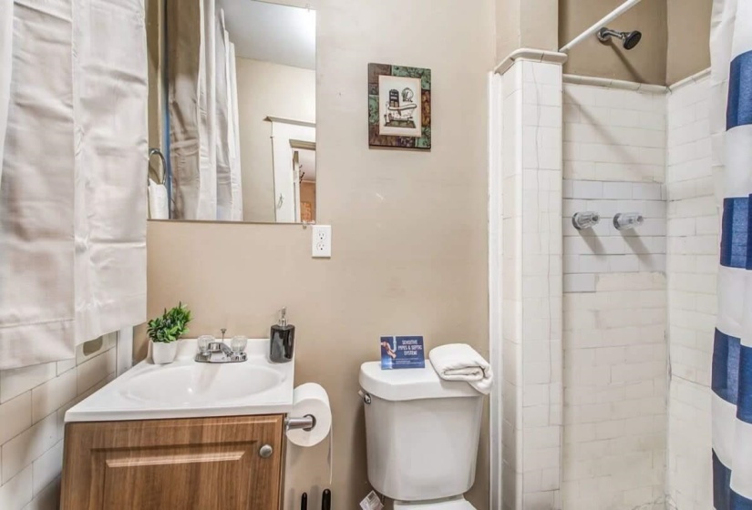 243-245 AVALON AVE, Memphis, Tennessee 38112, 3 Bedrooms Bedrooms, ,2 BathroomsBathrooms,Duplexes,For Sale,AVALON,10223440