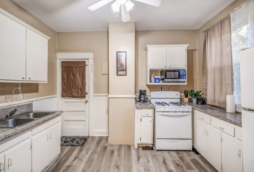 243-245 AVALON AVE, Memphis, Tennessee 38112, 3 Bedrooms Bedrooms, ,2 BathroomsBathrooms,Duplexes,For Sale,AVALON,10223440