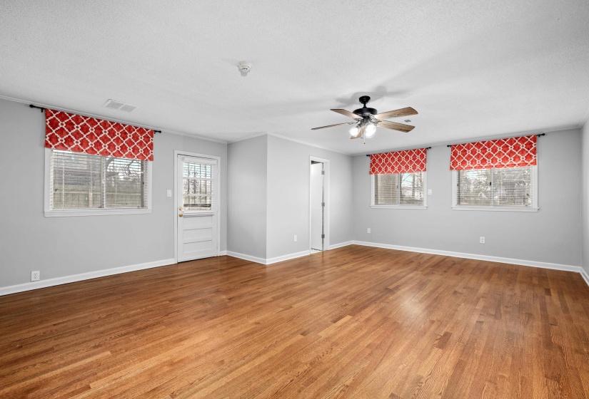 1453 COLONIAL RD, Memphis, Tennessee 38117, 3 Bedrooms Bedrooms, 7 Rooms Rooms,2 BathroomsBathrooms,Residential,For Sale,COLONIAL,10223444