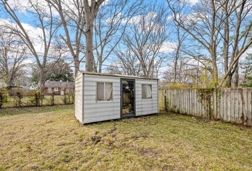 1453 COLONIAL RD, Memphis, Tennessee 38117, 3 Bedrooms Bedrooms, 7 Rooms Rooms,2 BathroomsBathrooms,Residential,For Sale,COLONIAL,10223444