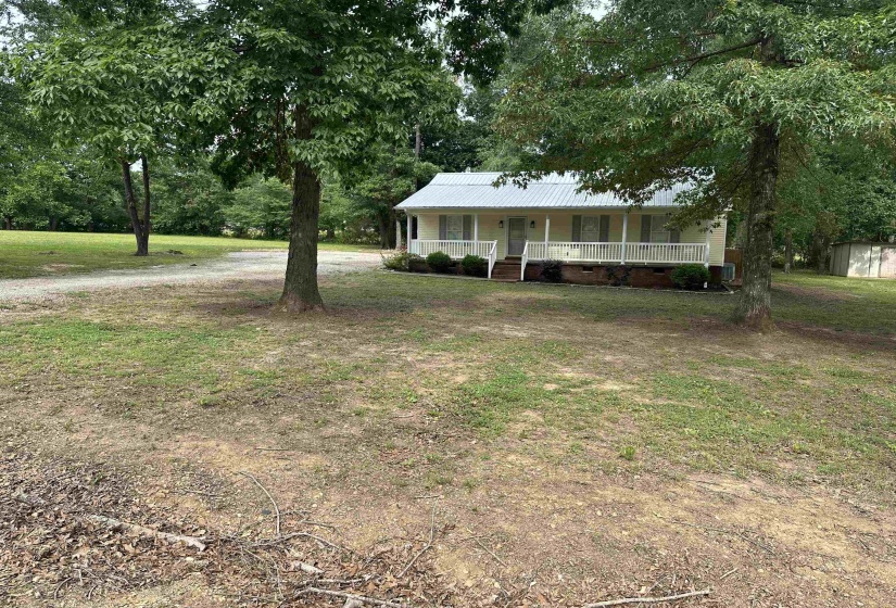 40 LOVE LN, Savannah, Tennessee 38672, 3 Bedrooms Bedrooms, 8 Rooms Rooms,2 BathroomsBathrooms,Residential,For Sale,LOVE,10223464