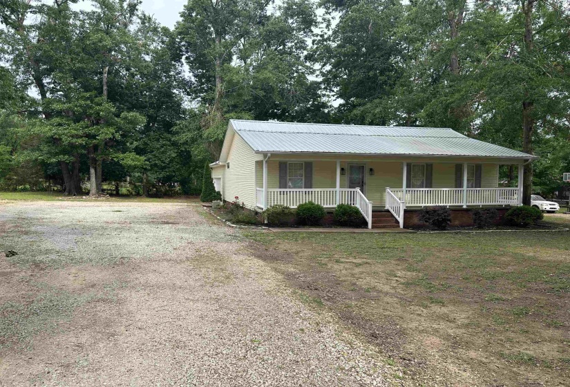 40 LOVE LN, Savannah, Tennessee 38672, 3 Bedrooms Bedrooms, 8 Rooms Rooms,2 BathroomsBathrooms,Residential,For Sale,LOVE,10223464