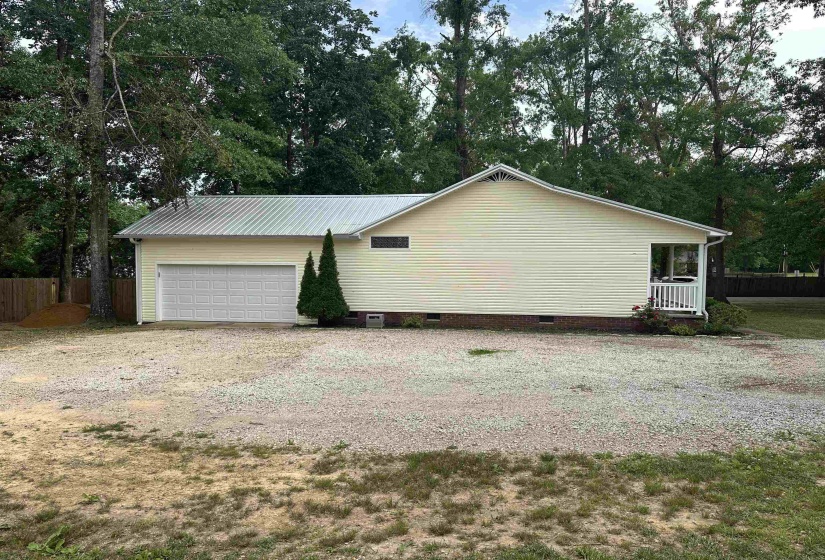 40 LOVE LN, Savannah, Tennessee 38672, 3 Bedrooms Bedrooms, 8 Rooms Rooms,2 BathroomsBathrooms,Residential,For Sale,LOVE,10223464