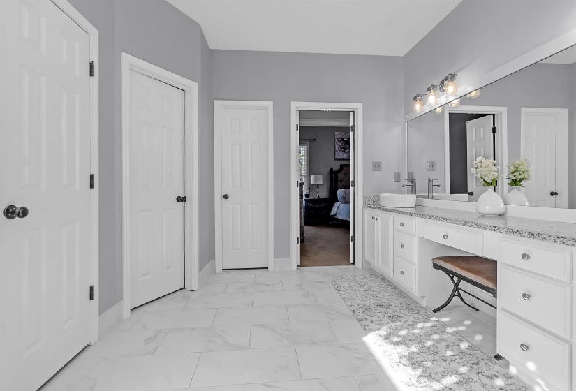 9694 LEEWARD SLOPES DR, Lakeland, Tennessee 38002, 4 Bedrooms Bedrooms, 9 Rooms Rooms,4 BathroomsBathrooms,Residential,For Sale,LEEWARD SLOPES,10223473