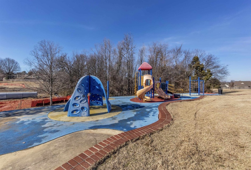 9694 LEEWARD SLOPES DR, Lakeland, Tennessee 38002, 4 Bedrooms Bedrooms, 9 Rooms Rooms,4 BathroomsBathrooms,Residential,For Sale,LEEWARD SLOPES,10223473