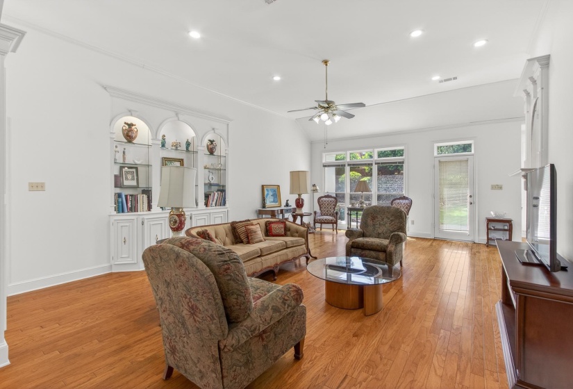 1563 QUAIL POINTE CIR, Memphis, Tennessee 38120, 3 Bedroom Bedrooms, 7 Room Rooms,2 BathroomBathrooms,Residential,For Sale,QUAIL POINTE,0,10221692