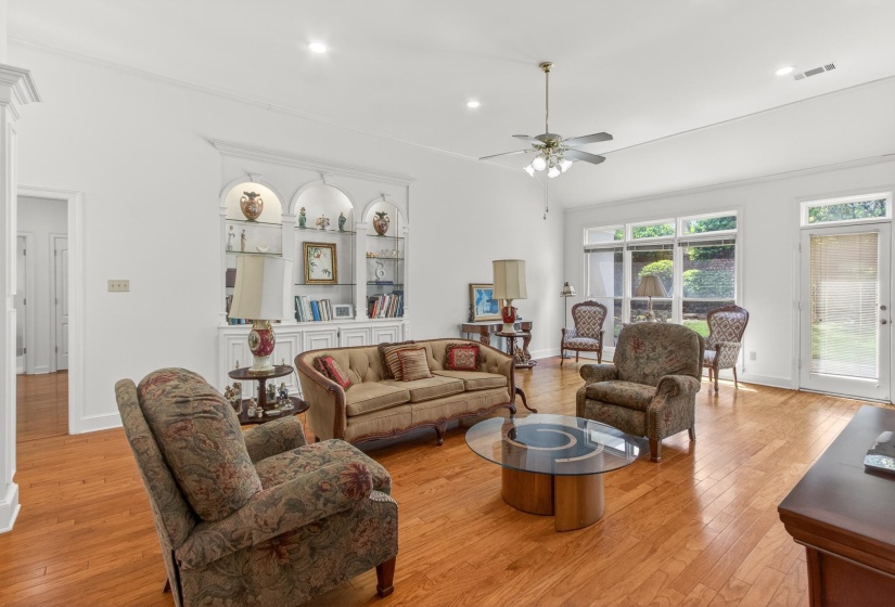 1563 QUAIL POINTE CIR, Memphis, Tennessee 38120, 3 Bedroom Bedrooms, 7 Room Rooms,2 BathroomBathrooms,Residential,For Sale,QUAIL POINTE,0,10221692