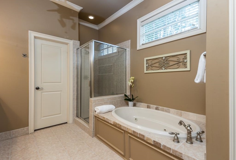 3158 BEDFORD LN, Germantown, Tennessee 38139, 5 Bedroom Bedrooms, 11 Room Rooms,3.1 BathroomBathrooms,Residential,For Sale,BEDFORD,0,10223481