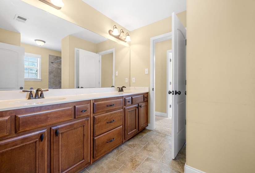 1371 RAINDROP DR, Collierville, Tennessee 38017, 4 Bedroom Bedrooms, 8 Room Rooms,3 BathroomBathrooms,Residential,For Sale,RAINDROP,0,10223489