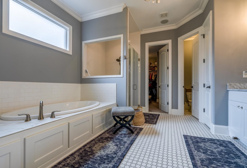 9540 HEDGEVIEW LANE LN, Germantown, Tennessee 38139, 5 Bedroom Bedrooms, 14 Room Rooms,4.1 BathroomBathrooms,Residential,For Sale,HEDGEVIEW LANE,0,10223490