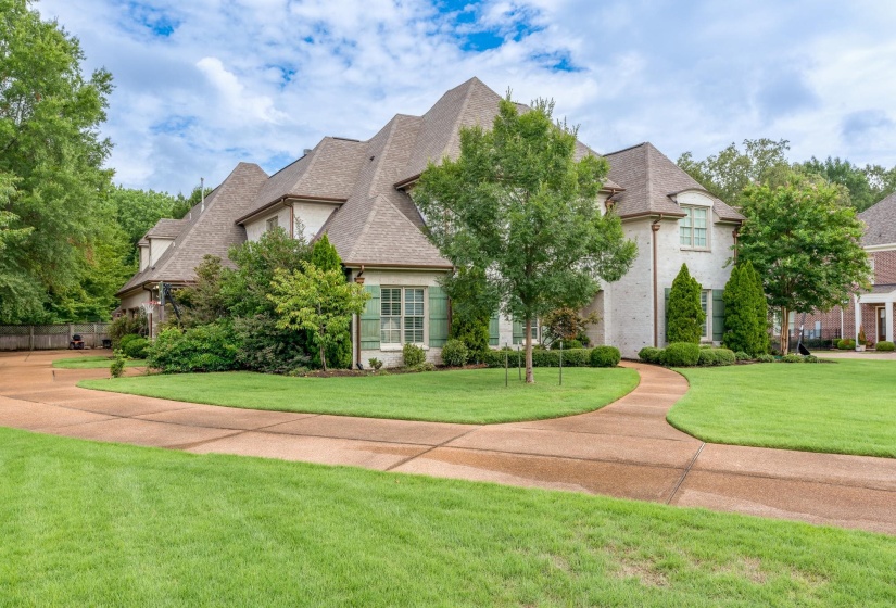 9540 HEDGEVIEW LANE LN, Germantown, Tennessee 38139, 5 Bedroom Bedrooms, 14 Room Rooms,4.1 BathroomBathrooms,Residential,For Sale,HEDGEVIEW LANE,0,10223490